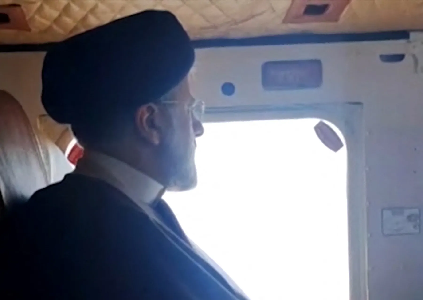وفاة الرئيس الإيراني إبراهيم رئيسي في حادث تحطم الطائرة 