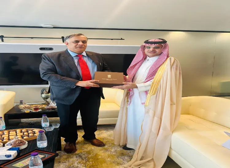 السفير الهندي يلتقي بنائب وزير العلاقات الدولية بوزارة الإعلام السعودية