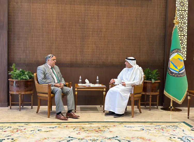 سفير الهند لدى السعودية والأمين العام لمجلس التعاون لدول الخليج يبحثان العلاقات الهندية-الخليجية