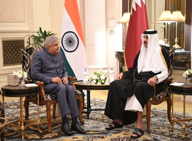 نائب الرئيس دهانكار ووزير الصحة ورعاية الأسرة نادا يلتقيان بأمير قطر خلال زيارته إلى الهند