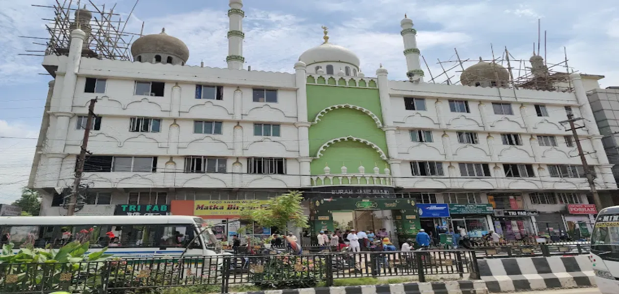 لجنة مسجد بوره الجامع في غواهاتي تقدّم وجبات السحور والإفطار