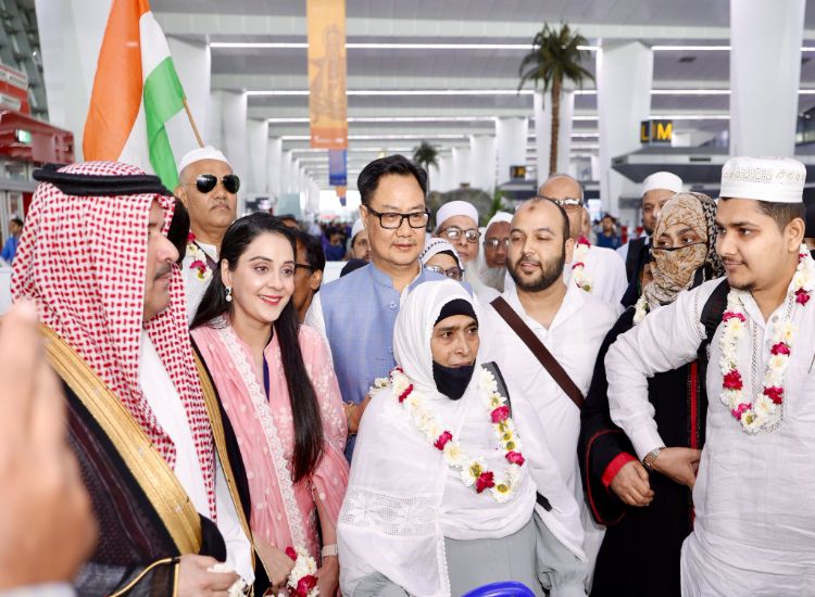 مغادرة أول فوج للحجاج من مطار إنديرا غاندي الدولي بنيودلهي
