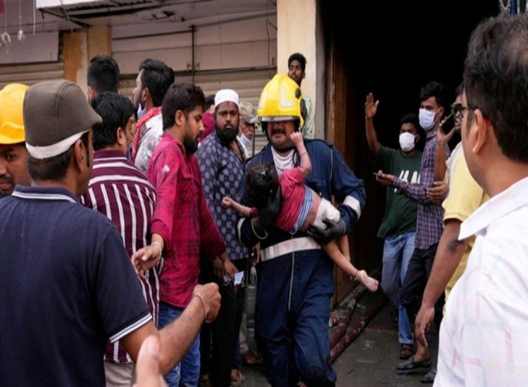 مقتل 17 شخصًا إثر اندلاع حريق في مبنى بحيدر آباد