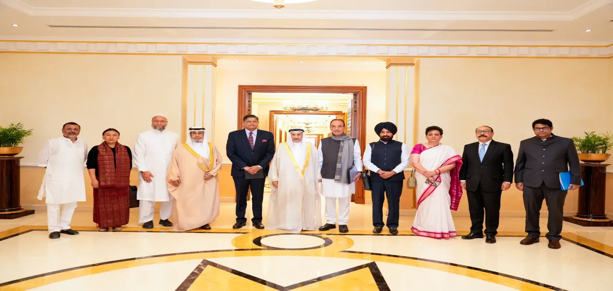 الوفد البرلماني متعدد الأحزاب يلتقي بنائب رئيس مجلس وزراء البحرين ويطْلعه على موقف الهند الثابت ضد الإرهاب