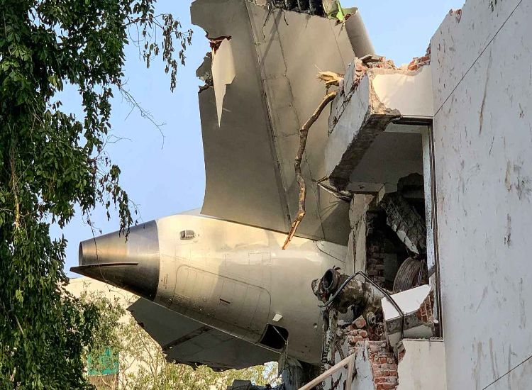 ارتفاع حصيلة ضحايا تحطّم الطائرة الهندية إلى 280 شخصًا