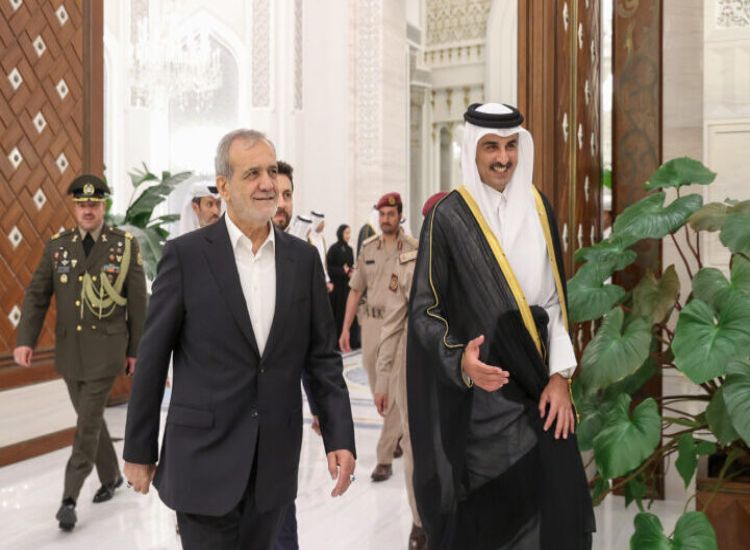 أمير قطر والرئيس الإيراني يبحثان هاتفيًا الأوضاع الإقليمية
