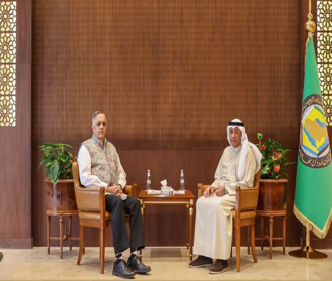 سفير الهند لدى السعودية يلتقي بالأمين العام لمجلس التعاون