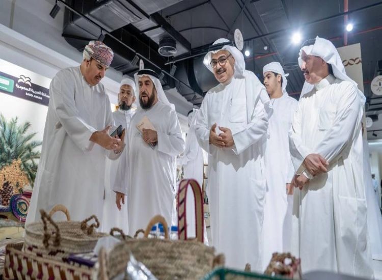 إمام المسجد الجامع في مومباي يزور معهد الشارقة للتراث