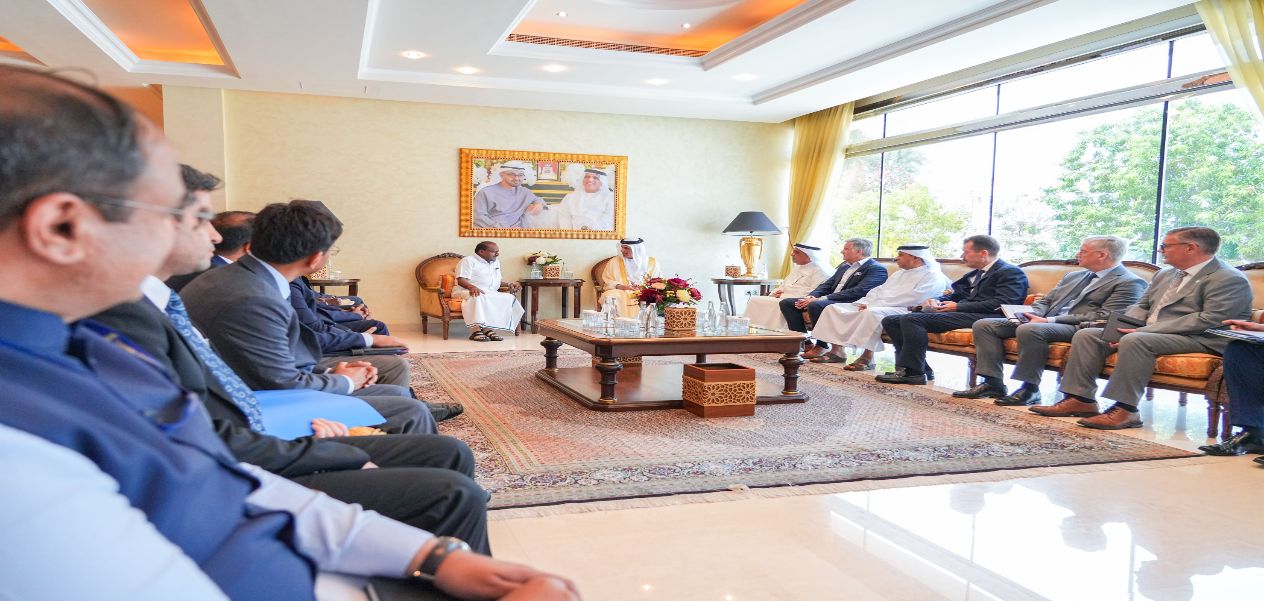 وزير الصلب والصناعات الثقيلة كوماراسوامي يجتمع مع حاكم رأس الخيمة