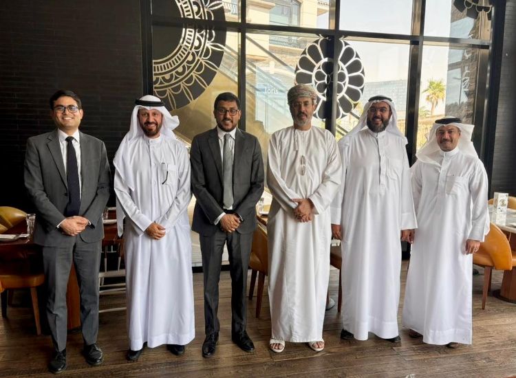 نائب رئيس البعثة الهندية يجتمع مع فريق مجلس التعاون