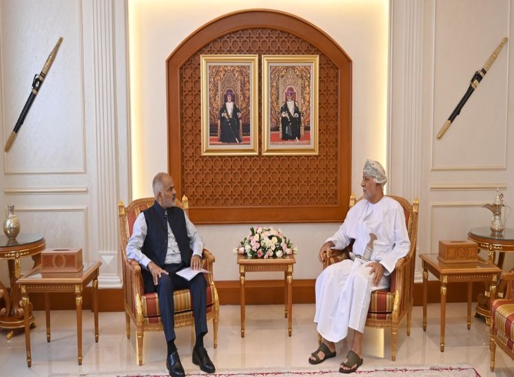 السفير الهندي لدى عمان يلتقي نائب رئيس الوزراء لشؤون الدفاع بسلطنة عمان