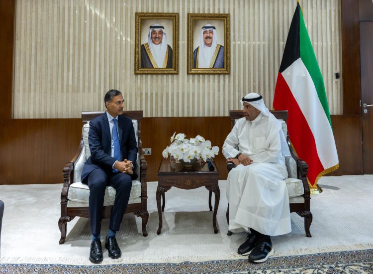سفير الدولة لدى الكويت يلتقي وزير الخارجية الكويتي
