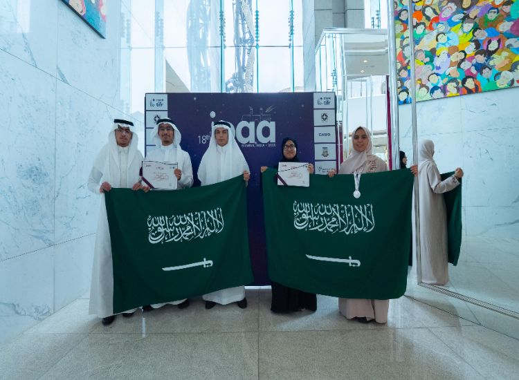 المنتخب السعودي يفوز بـ 3 جوائز عالمية في أولمبياد الفلك والفيزياء الفلكية الدولي بمومباي