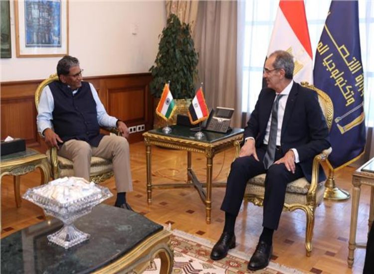 السفير سوريش كيه. ريدي مع وزير الاتصالات المصري