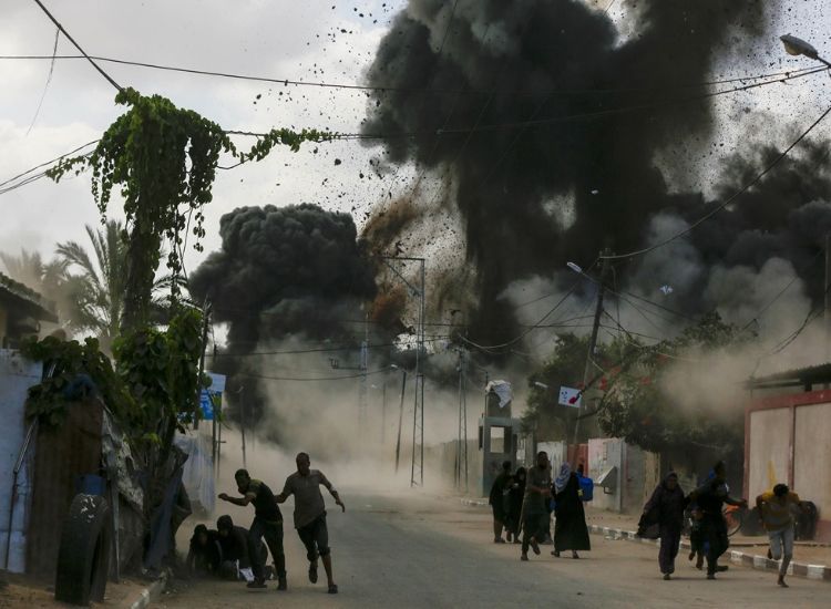 مقتل 15 فلسطينيا بينهم 4 صحفيين في قصف إسرائيلي على غزة