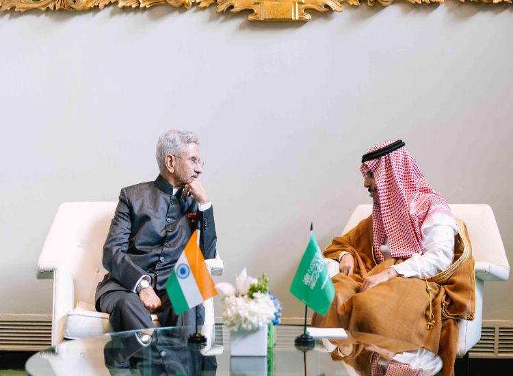وزير الخارجية جايشانكار يلتقي بنظيره السعودي