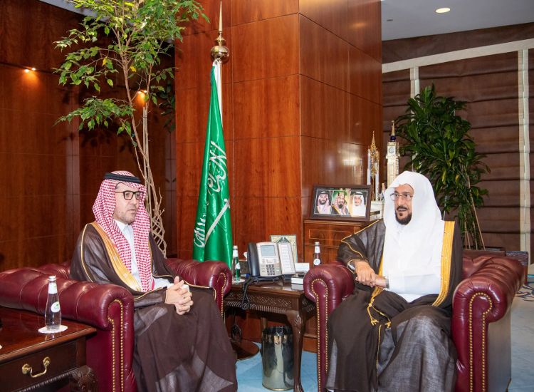 وزير الشؤون الإسلامية يلتقي سفير المملكة لدى الهند