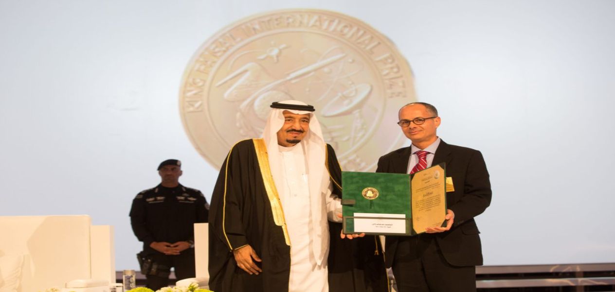 العالِم السعودي عمر بن يونس ياغي يفوز بجائزة نوبل في الكيمياء لعام 2025م