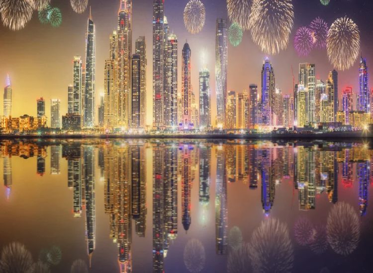 دبي تتألق بأنوار 