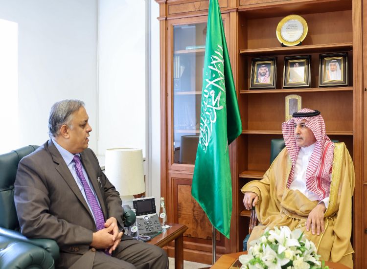 السفير خان ووكيل وزارة الخارجية السعودي الساطي يبحثان العلاقات الثنائية