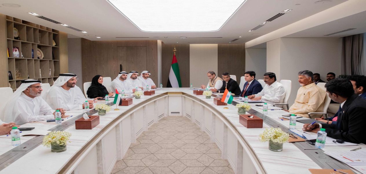 كبير وزراء آندهرا براديش نايدو ووزير الاقتصاد والسياحة الإماراتي يبحثان تعزيز الشراكات في الاقتصاد الجديد والسياحة والأمن الغذائي