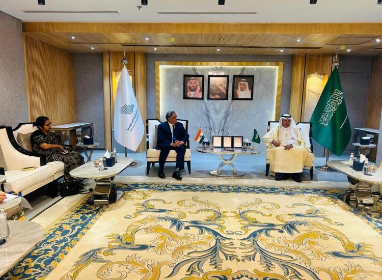 السفير خان ورئيس اتحاد الغرف السعودية يبحثان تعزيز التفاعلات التجارية