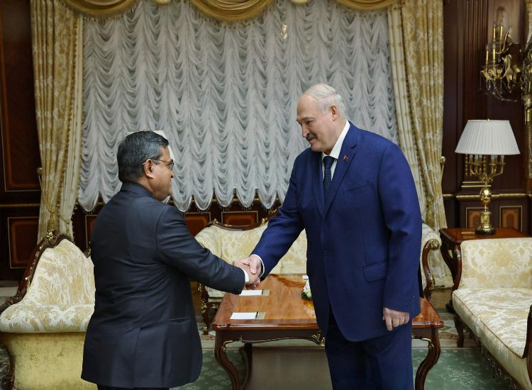 السفير أشوك كومار يلتقي رئيس بيلاروسيا ويؤكد أهمية تعزيز التجارة والتعاون الثنائي