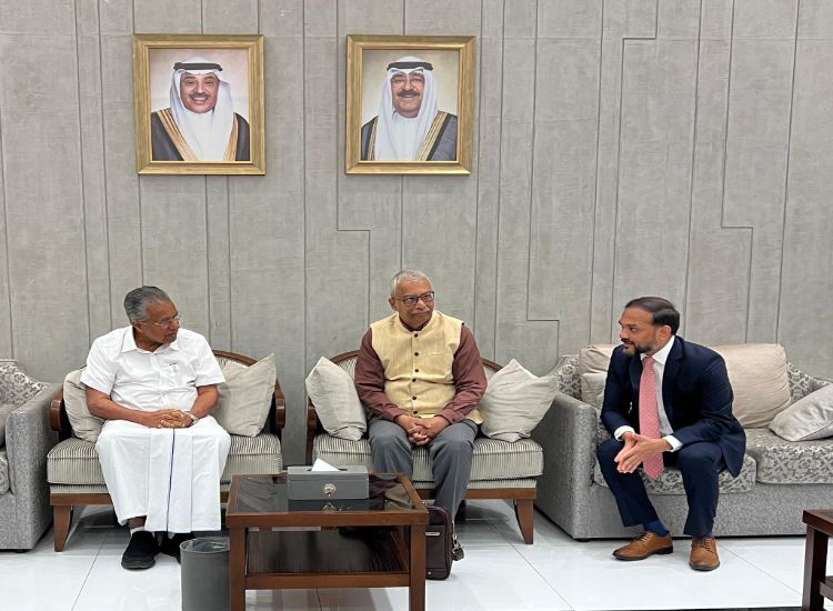 رئيس وزراء كيرالا فيجايان يبدأ زيارة رسمية إلى الكويت