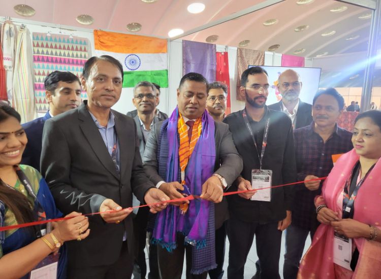 سانجاي رانا يفتتح الجناح الهندي في معرض 