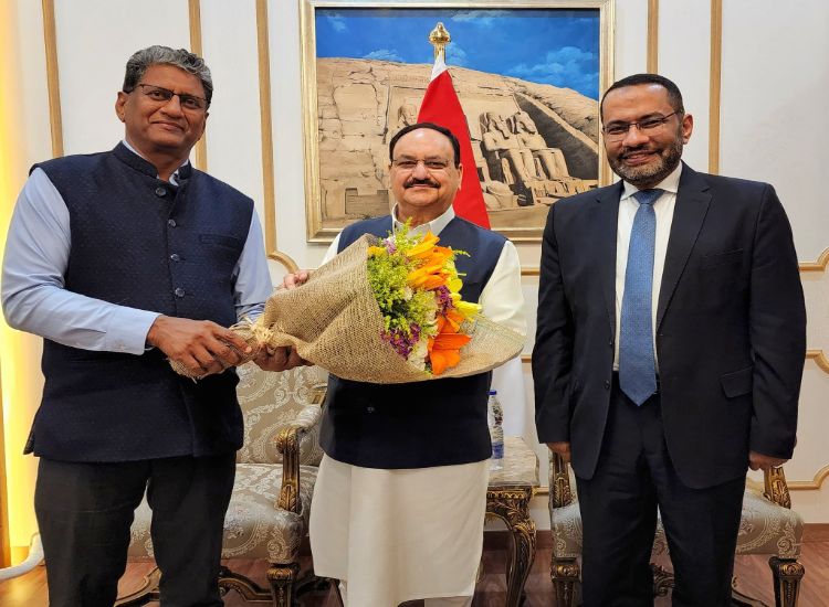 وزير الصحة جي. بي. نادا يصل إلى القاهرة