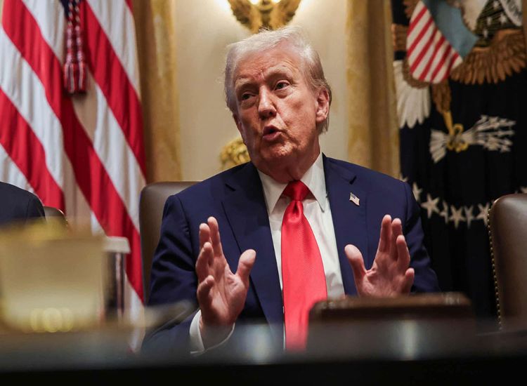 الرئيس ترامب يلغي الرسوم الجمركية على مجموعة واسعة من السلع الاستهلاكية