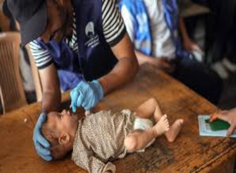 تطعيم أكثر من عشرة آلاف طفل ضد أمراض مختلفة في غزة