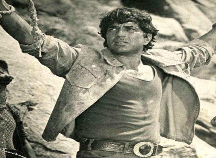 دهرمندر يودّع الحياة… نهاية مسيرة نجم صنع تاريخًا في السينما الهندية