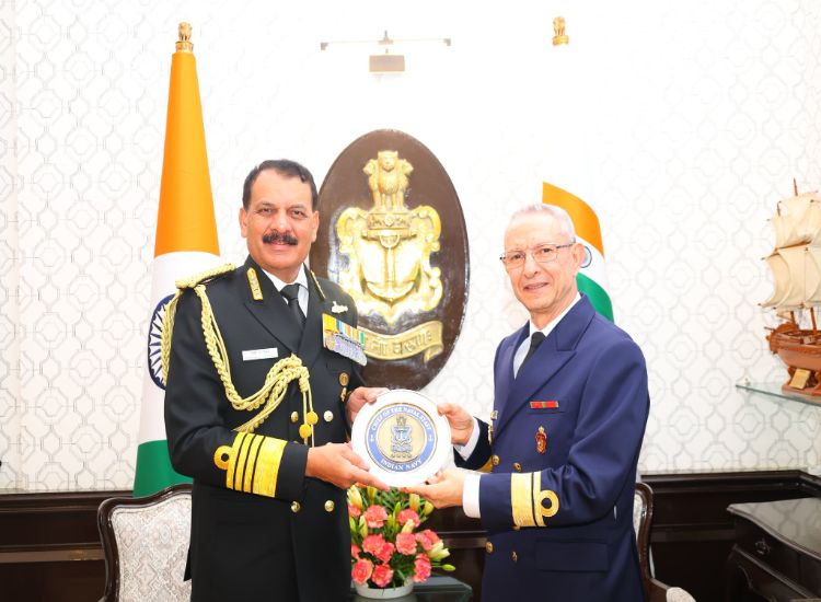 الهند تستقبل المفتش العام للبحرية المغربية  محمد طحين بحرس الشرف 