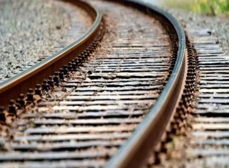  وفاة 11 شخصًا في حادث قطار بالصين 