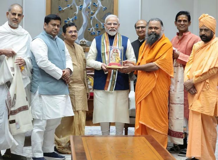 رئيس الوزراء مودي يهنئ الشعب بمناسبة 