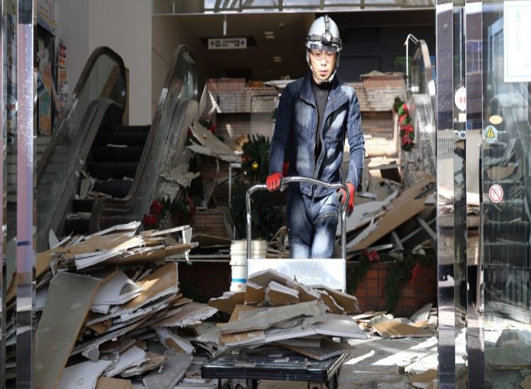 إصابة 30 شخصًا نتيجة زلزال ضرب شمال اليابان