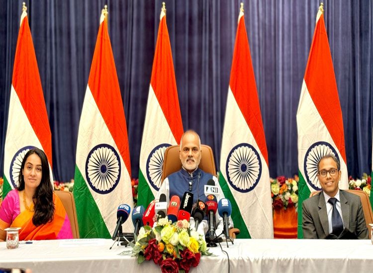 سرينيفاس، سفير الهند لدى سلطنة عُمان يعقد لقاء إعلاميا