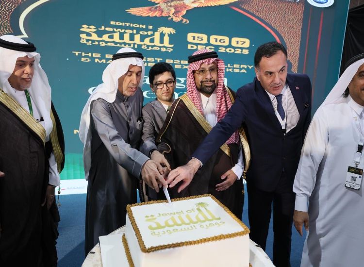 القنصل العام الهندي يشارك في افتتاح معرض 