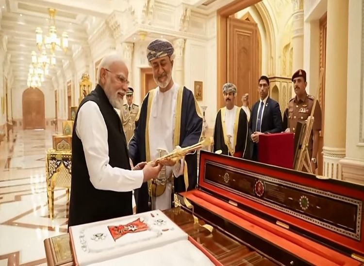 مودي ينال أعلى وسام مدني في سلطنة عُمان