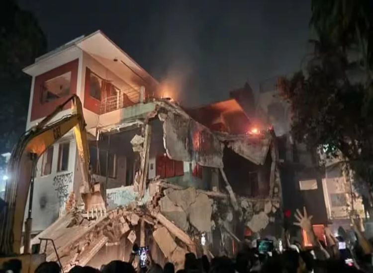 تصاعد الاحتجاجات في بنغلادش واستهداف منزل الشيخ مجيب الرحمن