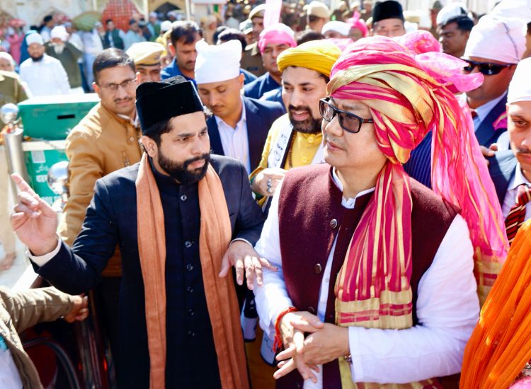 كيرين ريجو يؤكد من أجمير الشريف أهمية السلام والتعايش