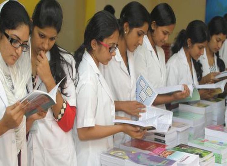 أندرا براديش تسمح لأطباء الأيورفيدا المدرَّبين بإجراء عمليات جراحية محددة