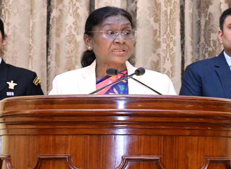 رئيسة الهند تؤكد ضرورة تعزيز الإنتاج المحلي