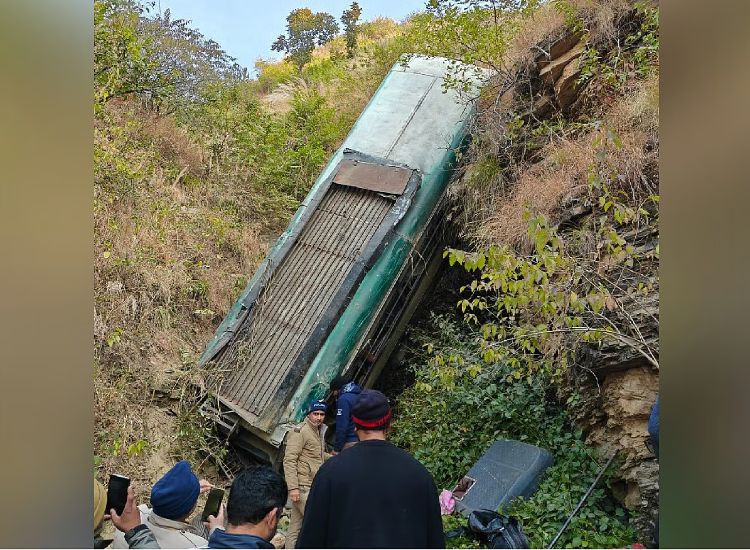 أوتاراخاند: سقوط حافلة في وادٍ بألمورا