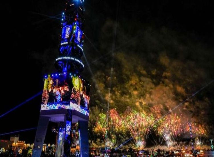 الإمارات تستقبل عام 2026 بعروض احتفالية مبهرة تخطف أنظار العالم