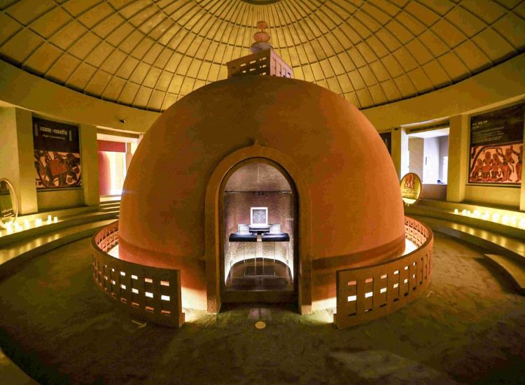 مودي يفتتح معرض 