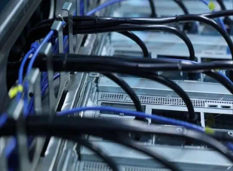 علماء يبتكرون نظامًا جديدًا لنقل البيانات في الهواء الطلق