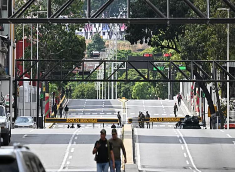 تصاعد التوتر في فنزويلا: إطلاق نار قرب القصر الرئاسي وعودة مرتقبة لزعيمة المعارضة