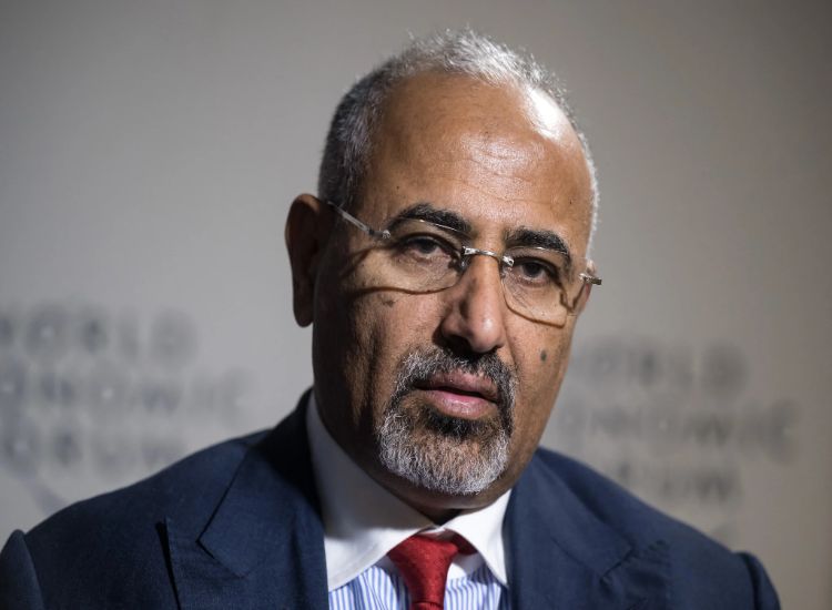 السعودية تتهم الإمارات بتهريب زعيم انفصالي يمني مطلوب خارج البلاد